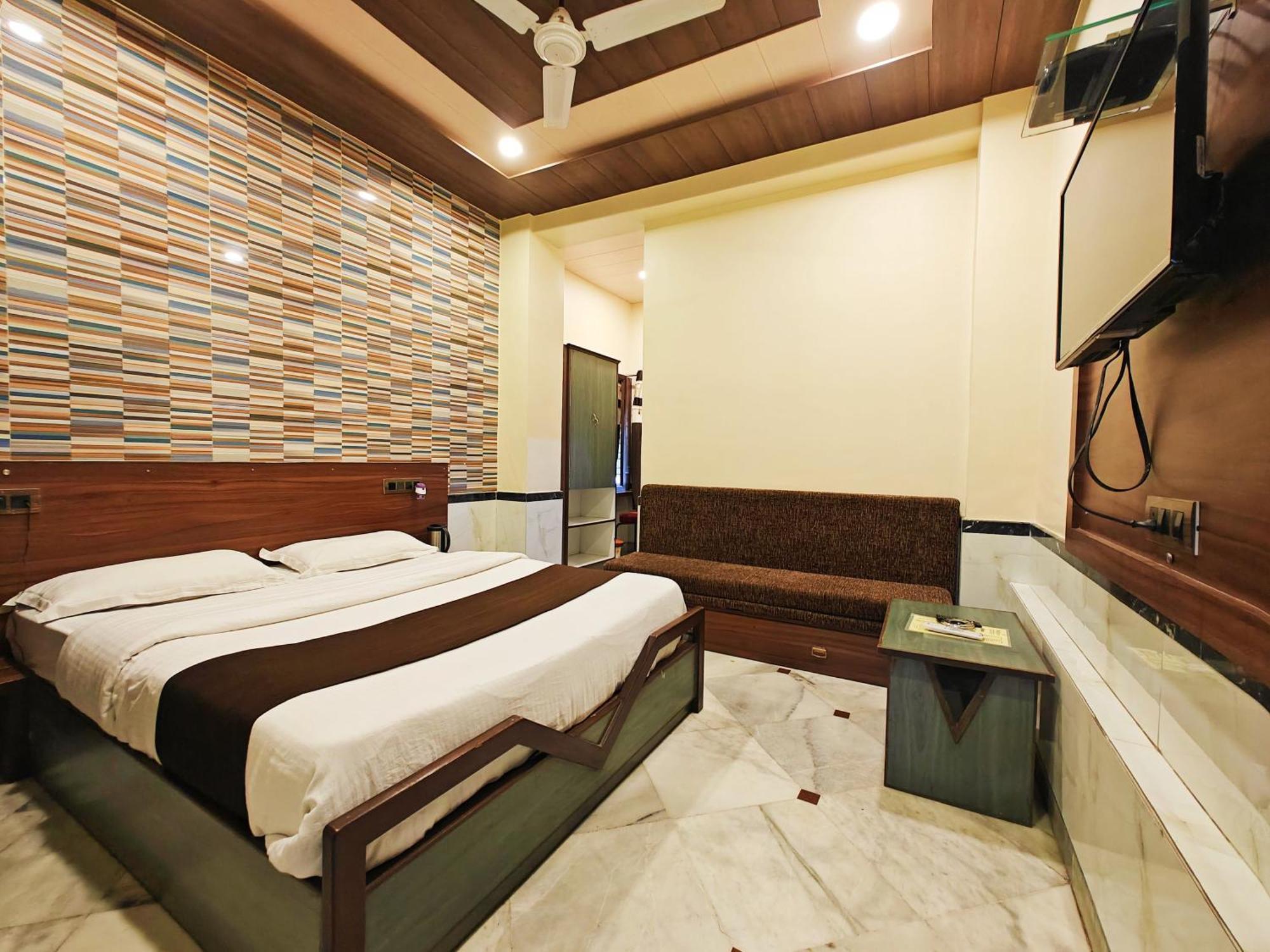 Hotel Saraswati Mount Âbû Extérieur photo