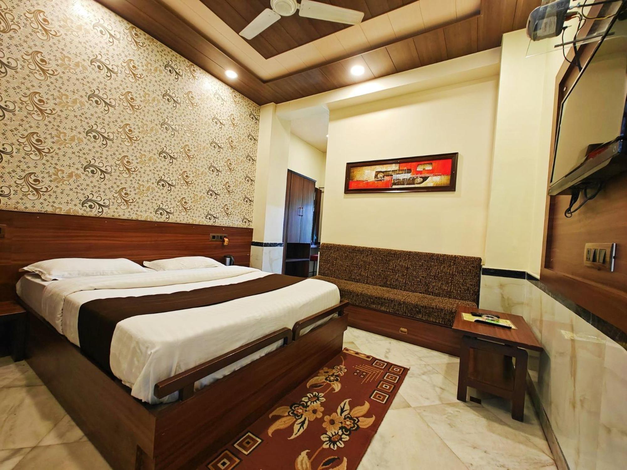 Hotel Saraswati Mount Âbû Extérieur photo