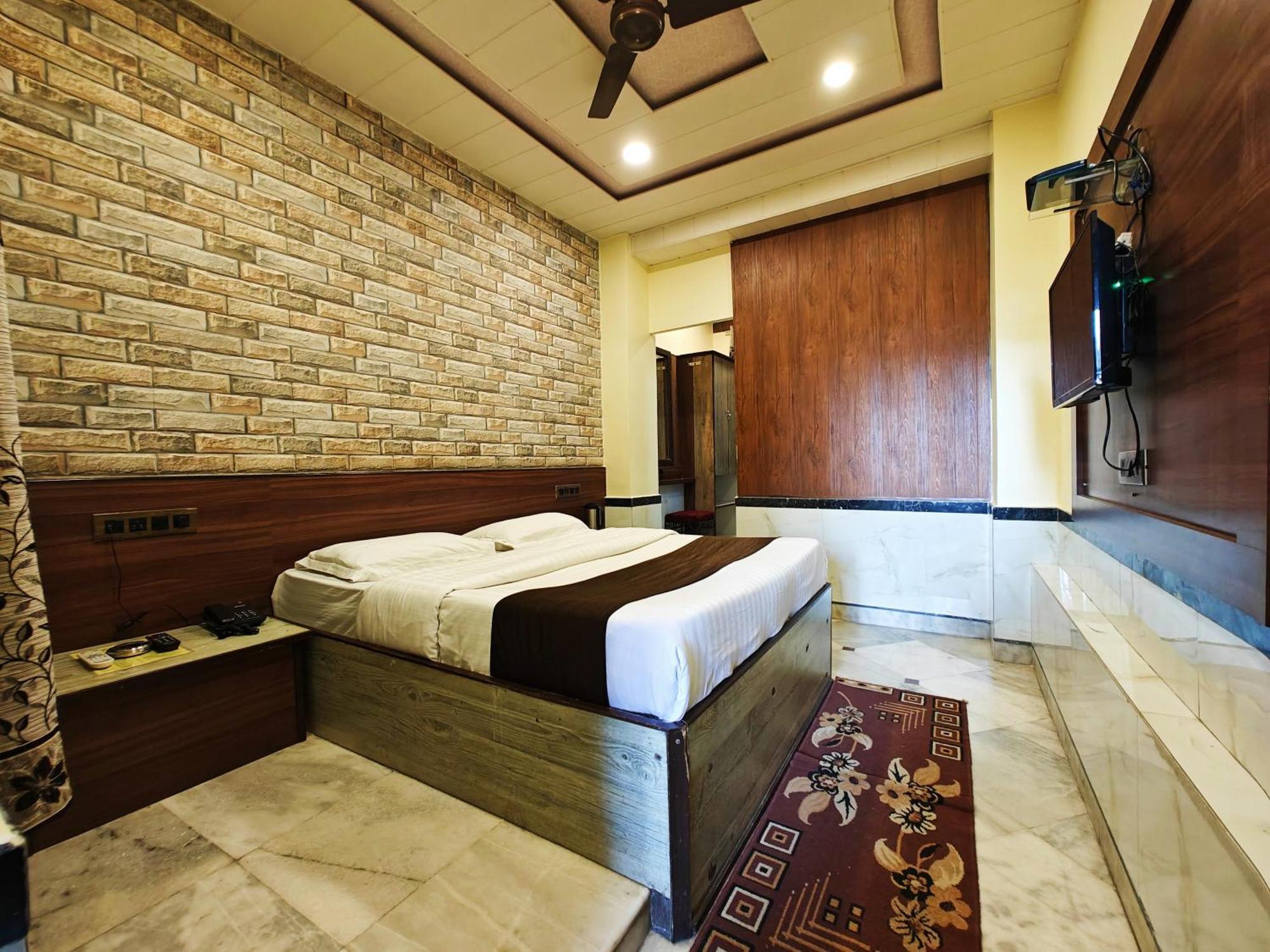Hotel Saraswati Mount Âbû Extérieur photo