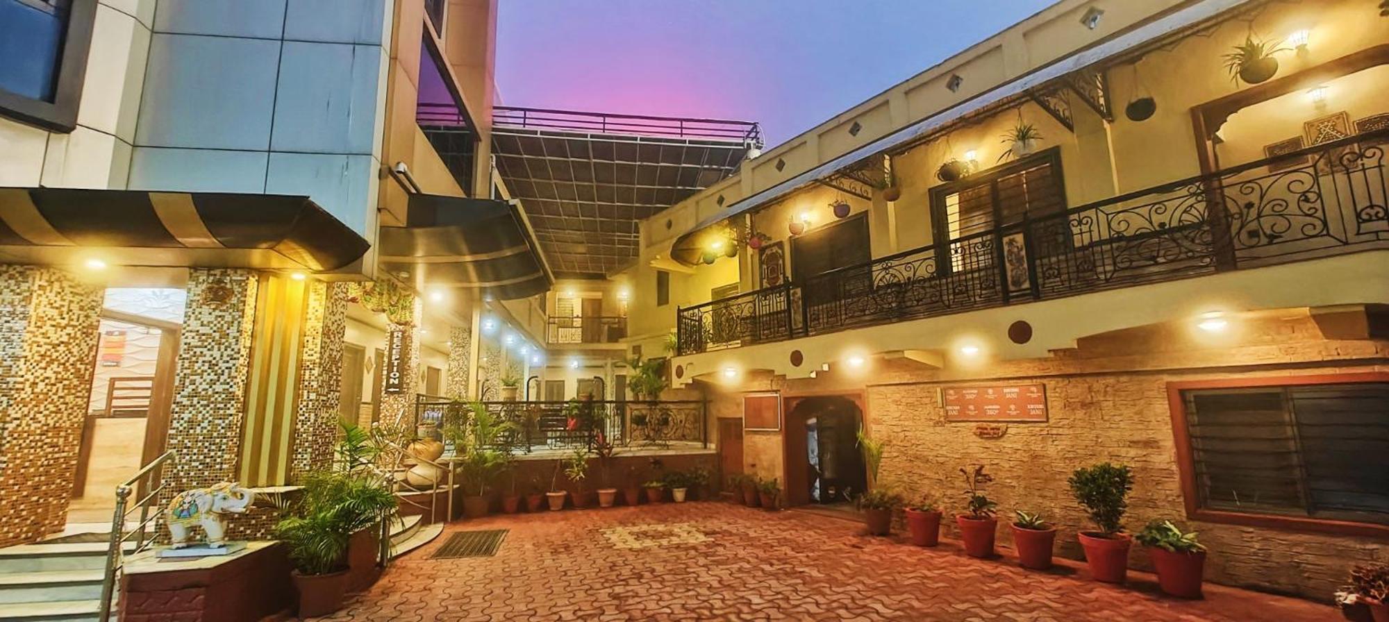 Hotel Saraswati Mount Âbû Extérieur photo