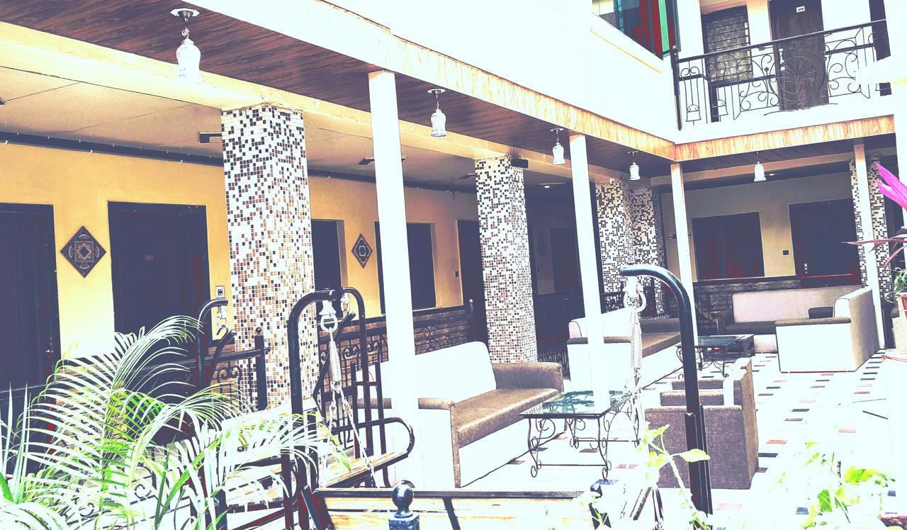 Hotel Saraswati Mount Âbû Extérieur photo